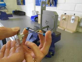 Logan Locksmith Shop Wellesley Hills, MA 781-519-7436 - key-broke-in-lock